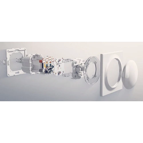 Na zdjęciu znajduje się Inteligentny Sterownik Rolet FIBARO Walli Roller Shutter FGWREU-111 zamontowany na ścianie, prezentujący nowoczesny design z okrągłym panelem dotykowym. Produkt jest w kolorze białym, idealnie komponując się z otoczeniem.