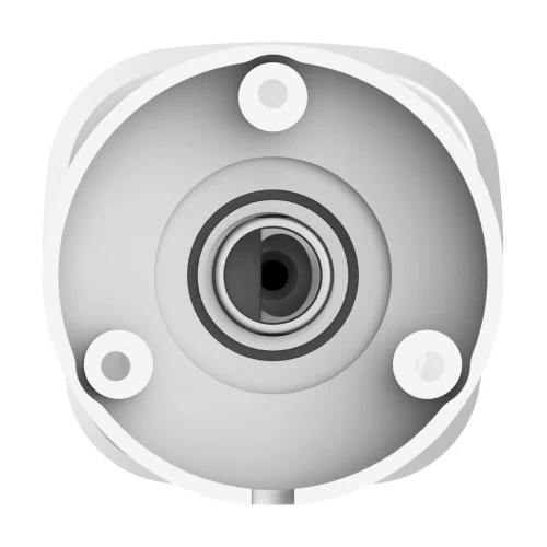 Obraz przedstawia zbliżenie na okrągły element kamery monitoringu z centralnie umieszczonym obiektywem. Wokół obiektywu znajdują się trzy symetrycznie rozmieszczone otwory montażowe.