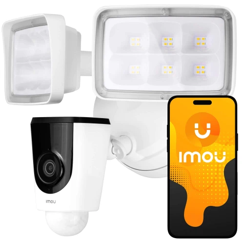 Na zdjęciu znajduje się biała kamera IP Imou IPC-L26P z wbudowanym reflektorem LED, zamontowana na ścianie. Obok kamery widoczny jest smartfon z logo Imou na ekranie.