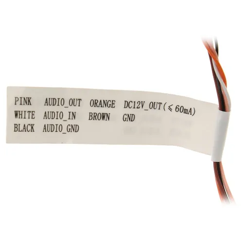 Zdjęcie przedstawia etykietę z opisem kolorów przewodów i ich funkcji, takich jak AUDIO_OUT, AUDIO_IN, GND i DC12V_OUT. Etykieta jest przymocowana do wiązki przewodów o różnych kolorach.