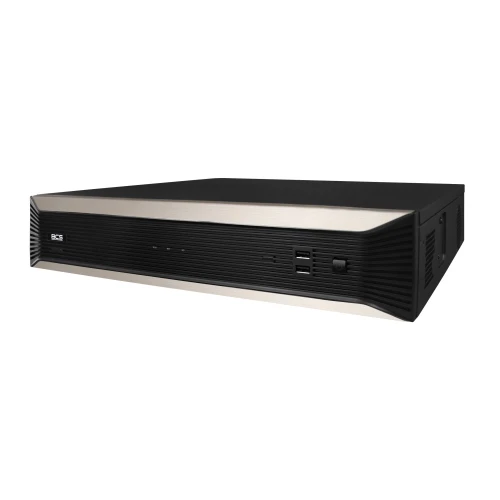 Na zdjęciu znajduje się czarny rejestrator IP BCS z metalicznymi akcentami na przednim panelu. Urządzenie ma prostokątny kształt i widoczne porty USB oraz przyciski na froncie.