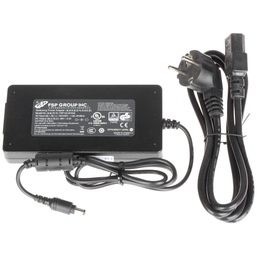 Zasilacz sieciowy FSP Group z czarną obudową, wyposażony w kabel zasilający z wtyczką europejską oraz przewód wyjściowy z okrągłą końcówką. Na obudowie znajduje się etykieta z informacjami technicznymi i certyfikatami bezpieczeństwa.