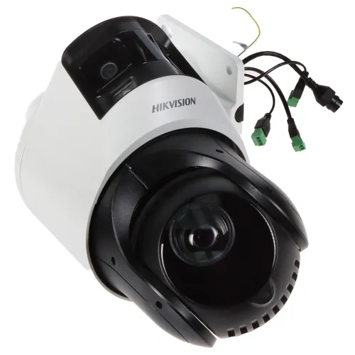 Kamera monitoringu Hikvision w kolorze biało-czarnym z widocznymi przewodami i złączami. Urządzenie ma nowoczesny design i jest przeznaczone do montażu sufitowego.