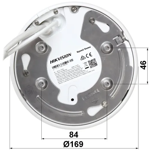 Zdjęcie przedstawia spód kamery kopułkowej Hikvision z widocznymi elementami montażowymi i etykietą informacyjną. Na obrazie zaznaczone są wymiary urządzenia: średnica 169 mm i wysokość 46 mm.
