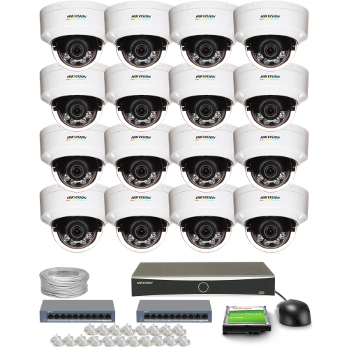 Zestaw do monitoringu składający się z szesnastu kamer kopułkowych, rejestratora, kabli, myszki oraz akcesoriów montażowych. Kamery są ułożone w czterech rzędach po cztery sztuki, a poniżej znajdują się pozostałe elementy zestawu.