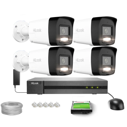 Zestaw do monitoringu składający się z czterech kamer HiLook, rejestratora, dysku twardego Toshiba, kabla, złączek i myszki. Kamery mają nowoczesny design z czarno-białą obudową i wbudowanym oświetleniem.