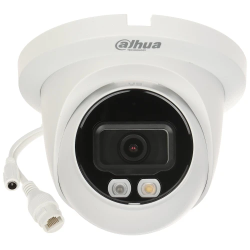 Biała kamera monitoringu IP Dahua z widocznym obiektywem i dwoma diodami LED na czarnym tle. Kamera posiada przewód z wtyczkami do podłączenia.