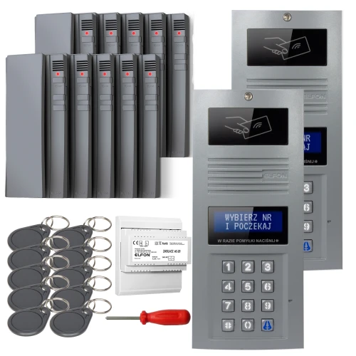 Na zdjęciu znajduje się zestaw domofonowy cyfrowy, w skład którego wchodzą dwa panele z klawiaturą numeryczną i wyświetlaczem, kilka breloków zbliżeniowych, moduł zasilający oraz śrubokręt. Panele mają srebrny kolor i są oznaczone instrukcjami w języku polskim.