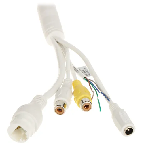 Zdjęcie przedstawia zestaw białych złączy do kamer, w tym złącza RCA i RJ45. Złącza są połączone w jeden przewód, a każde z nich ma inny kolor lub kształt dla łatwego rozróżnienia.